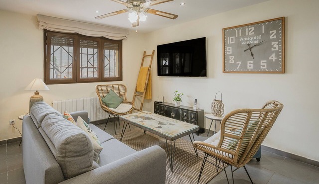 El Encanto del Alberche 'Casa 4' with Mountain View, Shared Pool and Wi-Fi