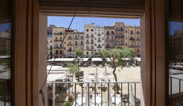 El Faro Apartments in Plaça de la Font Tarragona, Old Town, Sunny