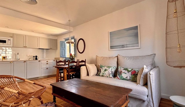EL FORT DúLLASTRET. Apartment 4. Double room, sofa bed and balcony.