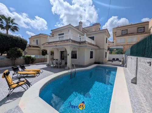 El Galan 4BR Holiday Villa with Private Pool EG33