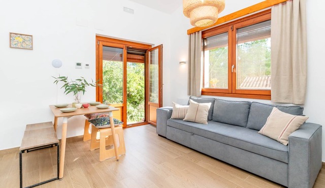 El Huerto - Spacious apartment inside Masia
