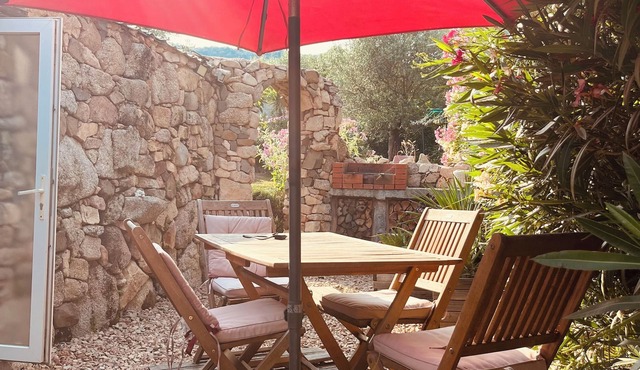 El Maquis in a 3,000 m² landscaped garden, calm and a change of scenery.