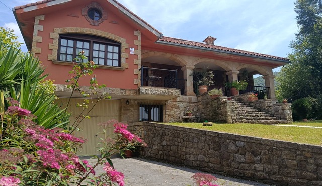 El Mato. Cabárceno Park. Rural house in Cantabria (pet friendly)