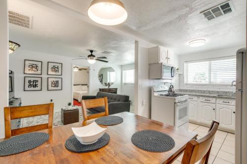 El Paso Home ~ 2 Mi to University Medical Center!