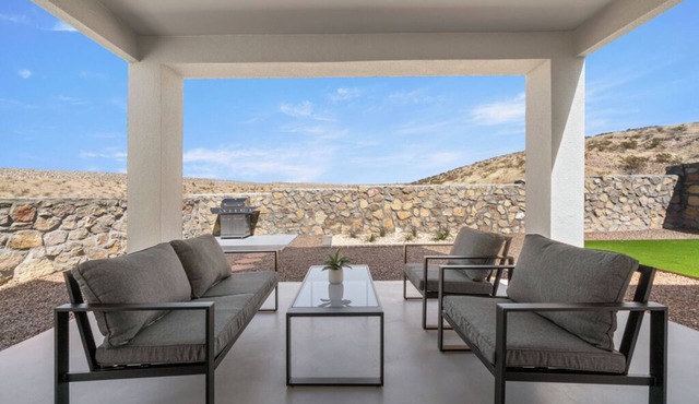 El Paso West Side Hikers Haven! Huge Hot Tub/Pool!