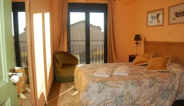 'El Rincón De La Naturaleza' Apartment: 3 Bedrooms, Private Pool, Wi-Fi, Air Conditioning