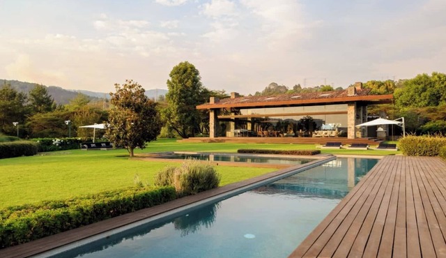 El Salto: Luxury Ranch with Lake View
