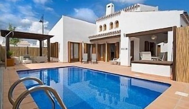 El Valle Golf - Villa Morgan, Heated Pool, WiFi/Sky.South facing garden/pool.