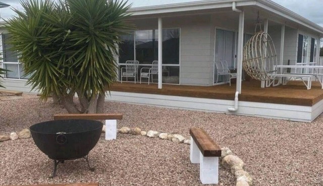 Ela Meine 'come stay' Cosy coastal home in Moonta Bay