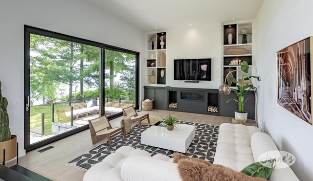 Elaborate 5 bed 7 bath Luxury Cottage on Lake Simcoe! Five Star Resort! Sunset!