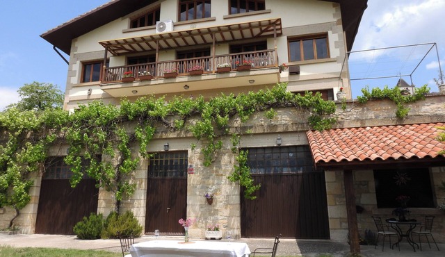 Elai etxea (Apt. Añana) Ideal for groups of up to 9 people.