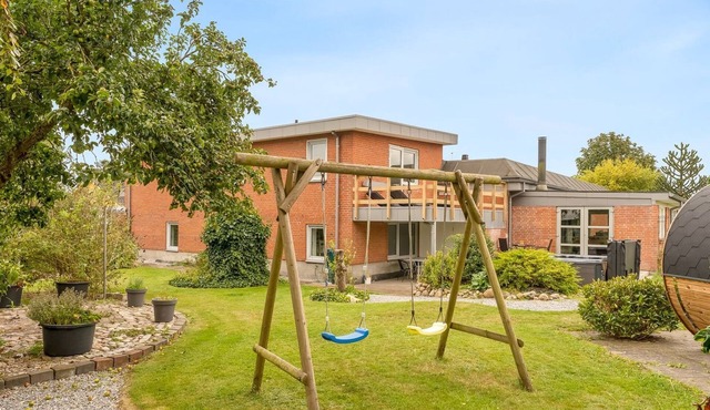 "Elaine" - 350m from the sea by Interhome