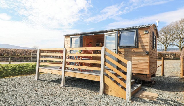 ELAN, pet friendly, character holiday cottage in Rhayader