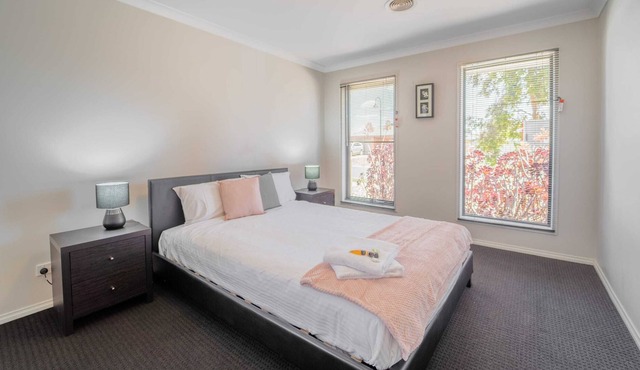 Elandra's Home Close to Shopping Free Parking