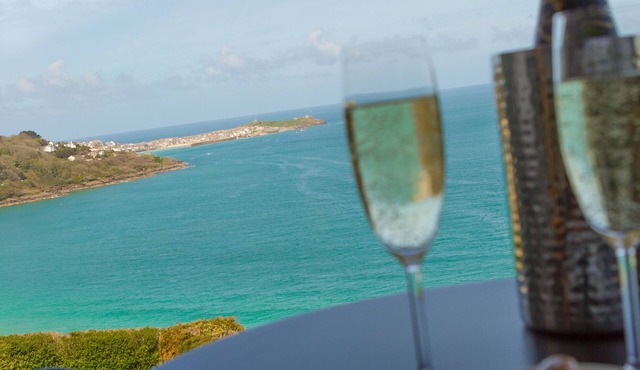 ELANORA, family friendly, country holiday cottage in Carbis Bay