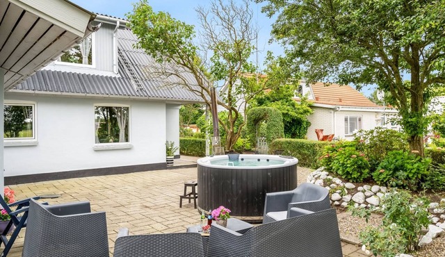 "Elara" - 300m from the sea by Interhome