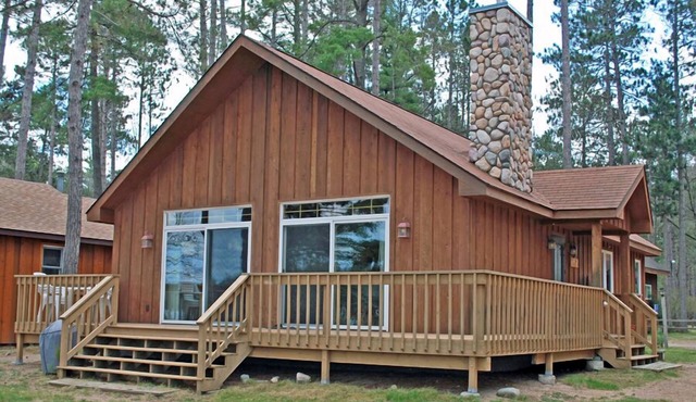 Elbert’s Resort lakeside cabin with dock and Timber’s bar and grill on site!