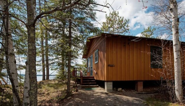 Elbow Lake Lodge: Twilight 3BR/1BA Lakefront Cabin