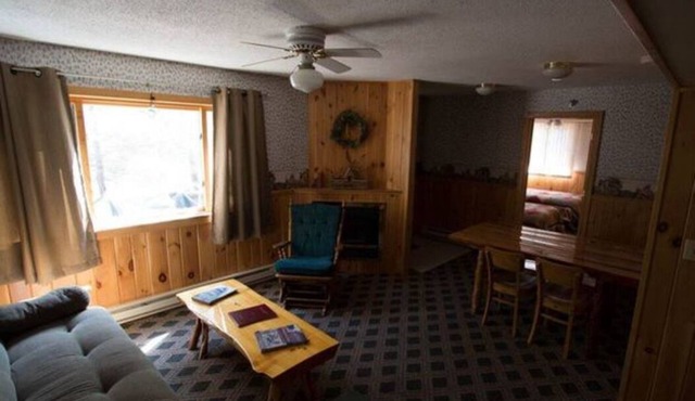 Elbow Lake Lodge: Woodside Suite 2BD/1BA Full Kitchen, living & dining rooms