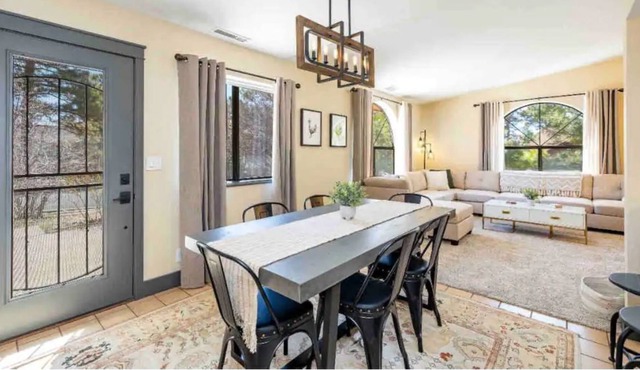 Elden Spring Getaway | Central AC | Near hiking | Fire pit | Kid & dog friendly