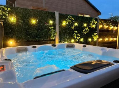 Elder Cabin with Hot Tub