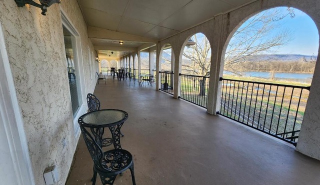 Elder Mountain Room at Tennessee RiverPlace