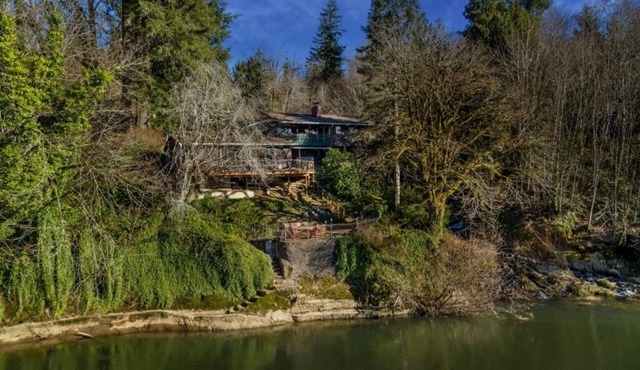 Elderberry Eden - Nehalem Riverfront House