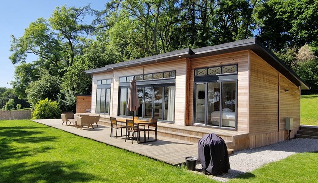 Elderberry Lodge | sleeps 4 - Hot Tub, Dog Friendly - 5* Gold Award
