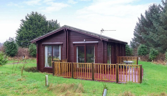 ELDERBERRYS LODGE, pet friendly, country holiday cottage in Bideford
