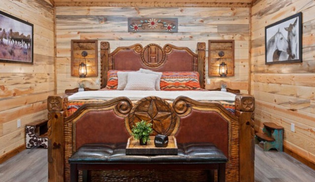Electric fireplace, free internet, pond for fishing, less than 5 miles from lake