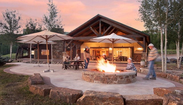 Electric Mountain Lodge: Mountain Views/Restaurant/Bar/Events/Snowmobiles | 8