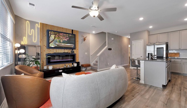 Electric & Vibrant home 15 min from Downtown ATL