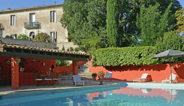 Elegant house with swimming pool in Hérault
