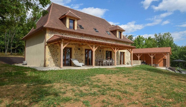 Elegant 10-Guest Villa with Pool & Castle Views