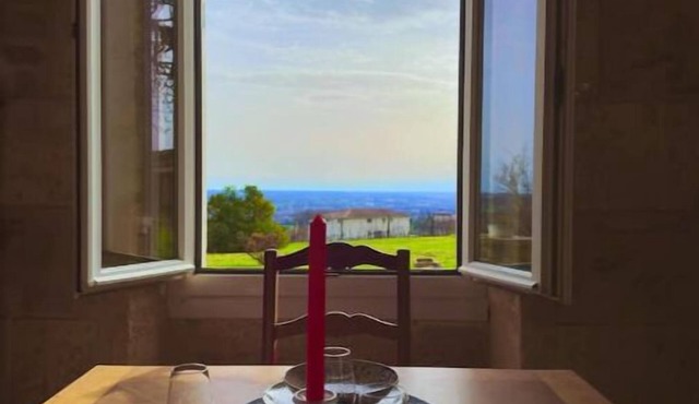 Elegance and Charm at the Heart of the Vineyards - Pool and Handcrafted Decor