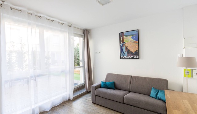 Elegance in the Heart of Reims: Discover Our Cozy Comfort Studio!