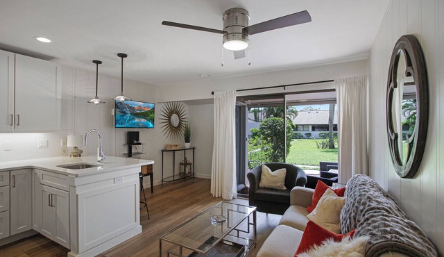 Elegant 1/1 condo The Meadows Pool and Golf Courses!