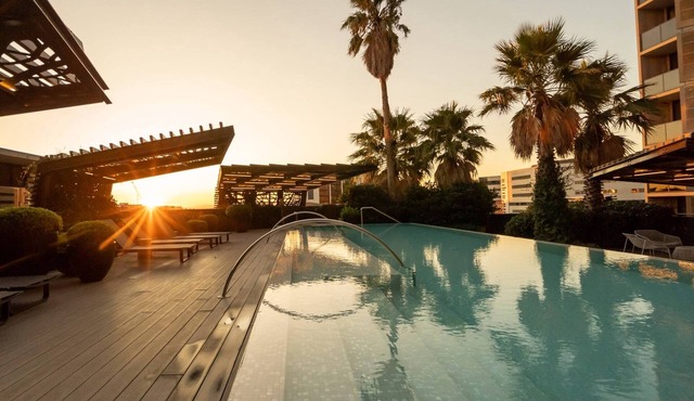 Elegant 1-Bed Apartment with Premium Amenities