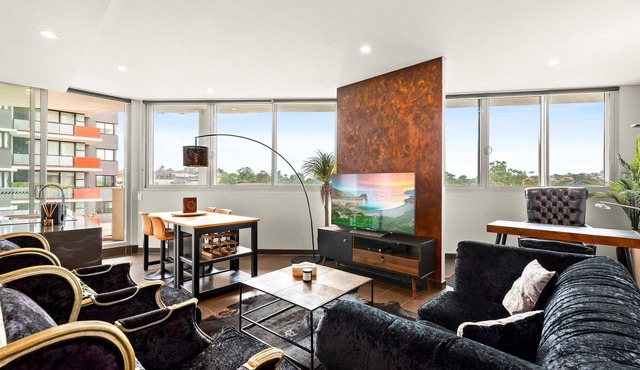 Elegant 1-Bed by Riverside Park & Amenities