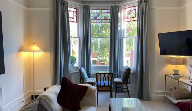 Elegant 1 bed flat - 30 secs from Hampstead Heath
