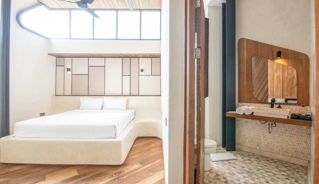 Elegant 1-BR Loft with Art Deco Vibe Shared Pool