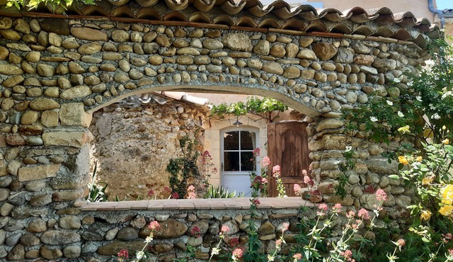 Elegant 18th-Century Bastide in Provence with Panoramic Views and Private Pool