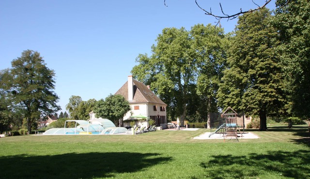 Elegant 19th century mansion with swimming pool