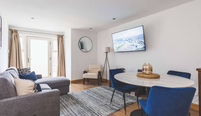 Elegant 1BDR Flat with Private Patio