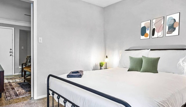 Elegant 1BR Haven - 10 Min to Downtown Austin