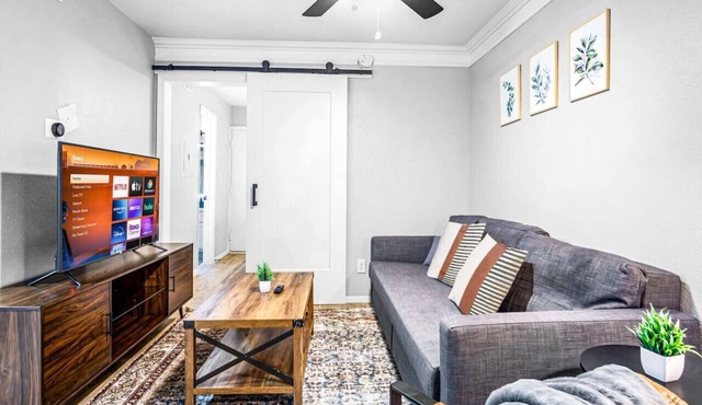 Elegant 1BR Haven - 10 Min to Downtown Austin