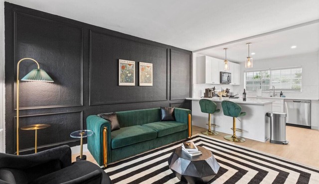 Elegant 1BR in perfect location - Parking & Crib