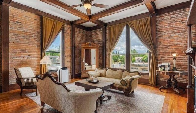 Elegant 1BR Loft in Historic Downtown Newberg – The 1888