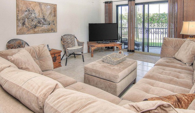 Elegant 1st floor condo w private patio AC on site outdoor pool and gas grills