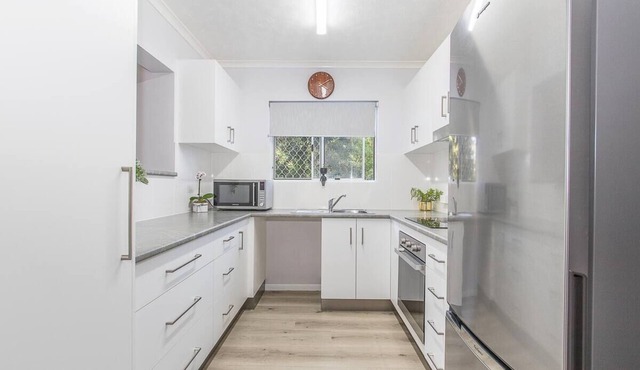 Elegant 2 bed 1 bath apartment